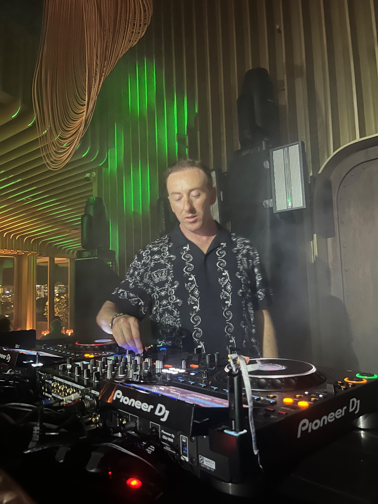 Colorett tocando en Huma Rooftop Punta del Este
